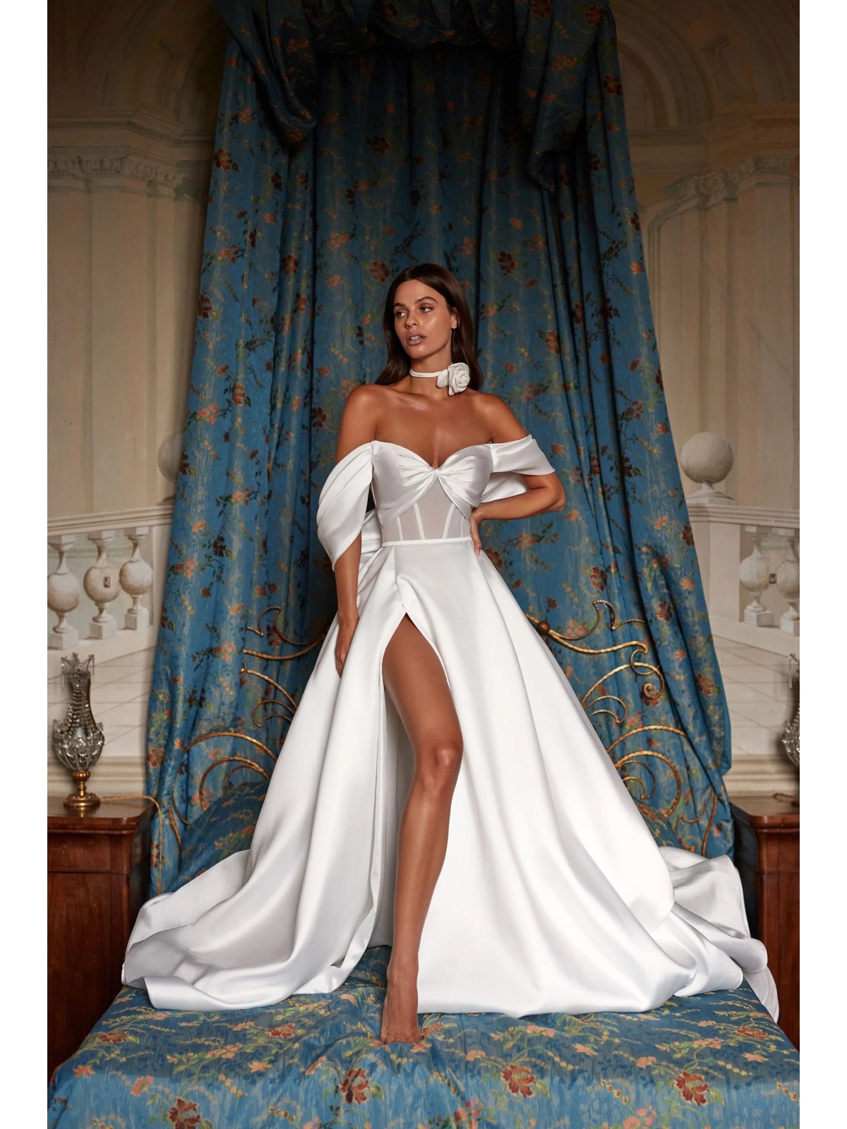 Luxury Wedding Dress - Mikado A-line Heart Cutout with Wing Sleeves - Leuna - LIDA-01367.00.00